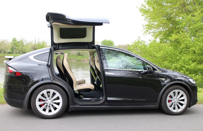 Почему Tesla Model 3 стала лучшим выбором для города